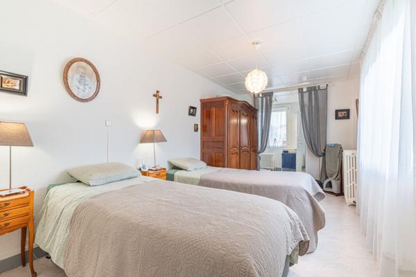 Maison 8 pièces - 302 m²