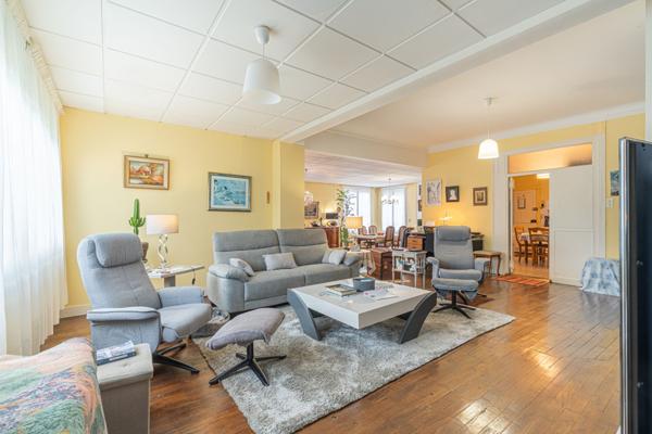 Maison 8 pièces - 302 m²