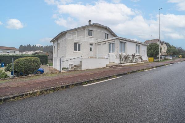 Maison 8 pièces - 302 m²