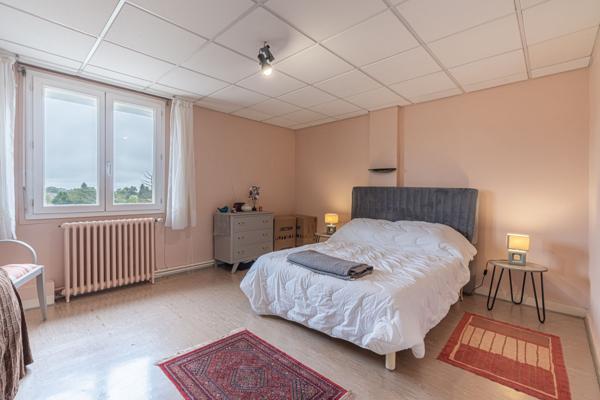 Maison 8 pièces - 302 m²