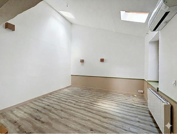 Appartement
         2 pièces
        - 37 m² 199 900 € *
