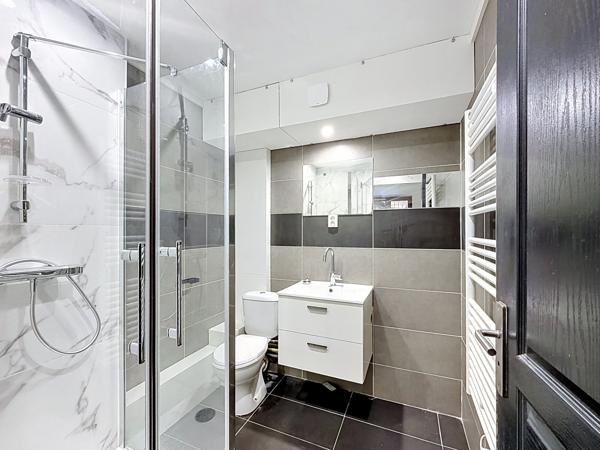 Appartement
         2 pièces
        - 37 m² 199 900 € *
