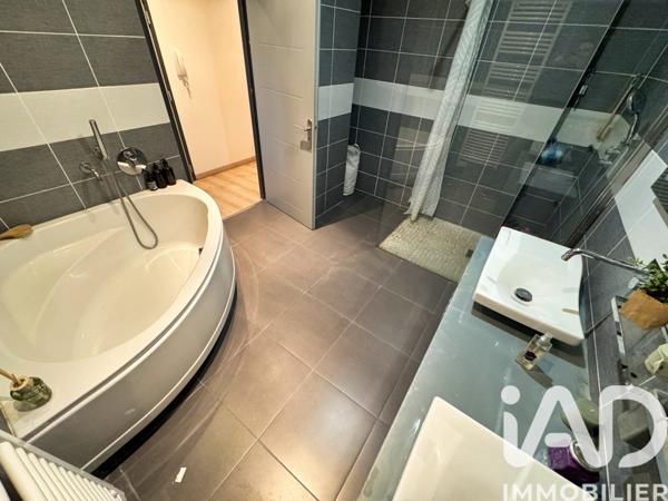 Maison à vendre 4 pièces 269 m² Saint-Estève