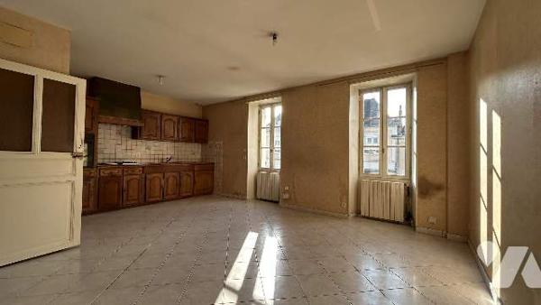 Immeuble mixte commercial et habitation