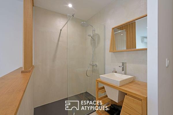 Lumineuse villa de plain-pied avec piscine et spa