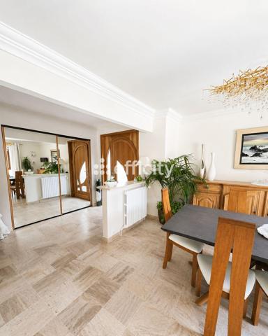 Maison
         6 pièces
        - 165 m² Exclusivité 455 800 € *