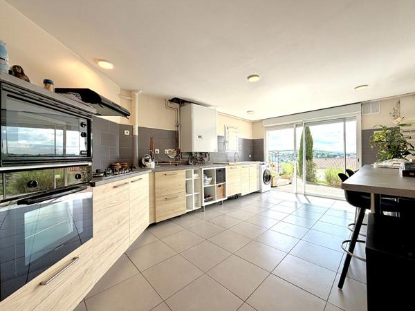 Maison Saint Genest Lerpt avec vue imprenable