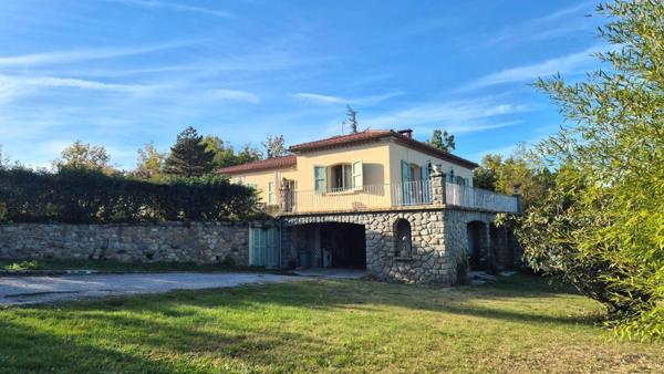 Belle propriété 8 pièces avec piscine PRADES (66)