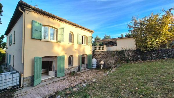 Belle propriété 8 pièces avec piscine PRADES (66)