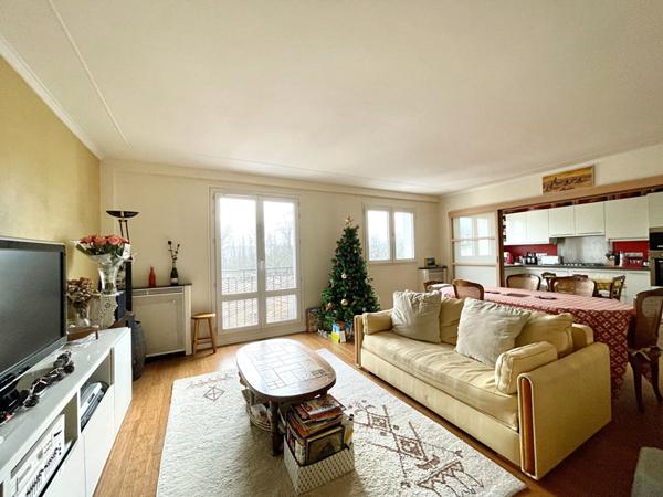 Appartement Saint Maurice 5 pièces 110 m2 + cave + 2 pkg