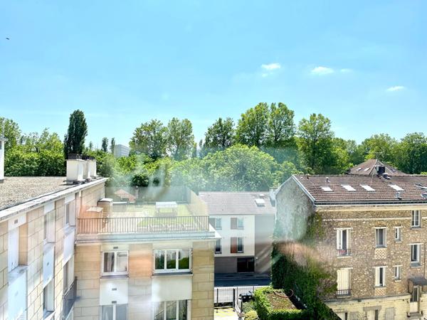 Appartement Saint Maurice 5 pièces 110 m2 + cave + 2 pkg