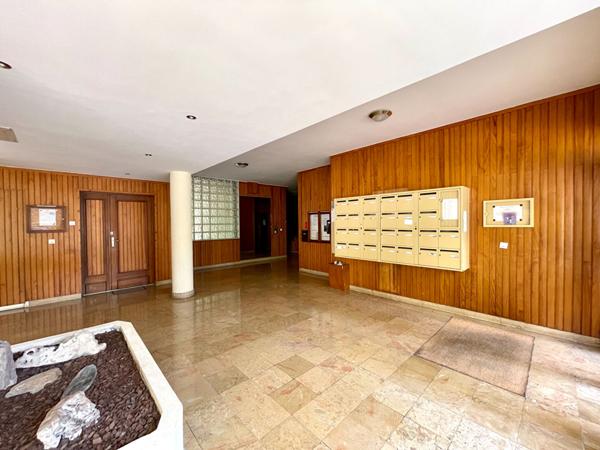 Appartement Saint Maurice 5 pièces 110 m2 + cave + 2 pkg