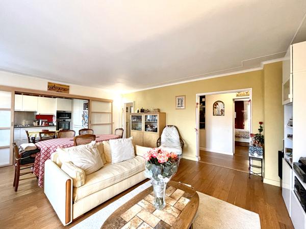 Appartement Saint Maurice 5 pièces 110 m2 + cave + 2 pkg