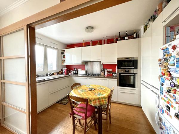 Appartement Saint Maurice 5 pièces 110 m2 + cave + 2 pkg