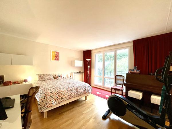 Appartement Saint Maurice 5 pièces 110 m2 + cave + 2 pkg