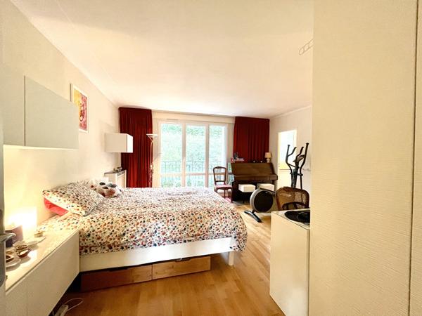 Appartement Saint Maurice 5 pièces 110 m2 + cave + 2 pkg