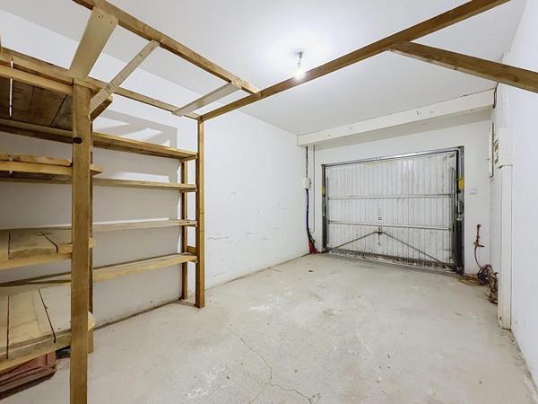 Maison T5 de plain-pied avec 4 chambres et jardin