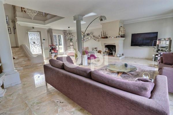 Maison à vendre    5 pièces • 159 m2 Le Raincy