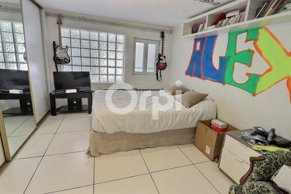 Maison à vendre    5 pièces • 159 m2 Le Raincy