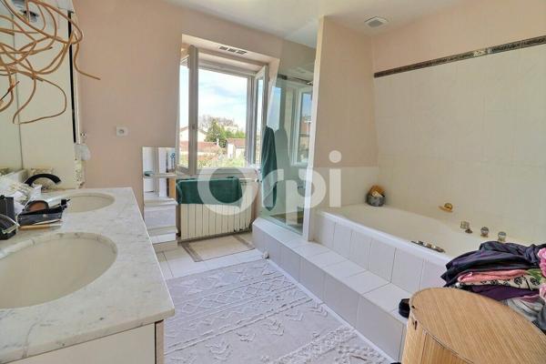 Maison à vendre    5 pièces • 159 m2 Le Raincy