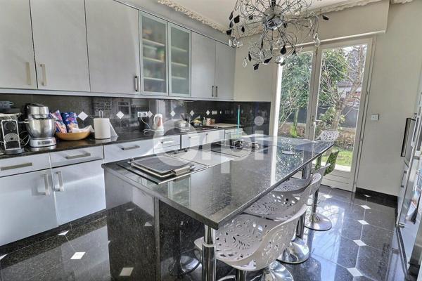 Maison à vendre    5 pièces • 159 m2 Le Raincy