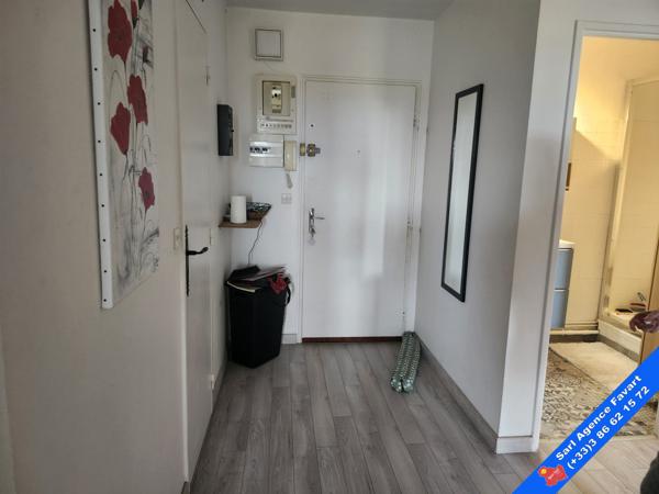 Appartement F3 transformé en grand F2