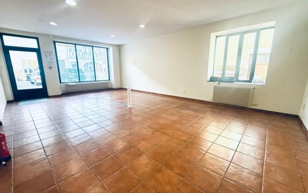 Immeuble à vendre    6 pièces •  Langon