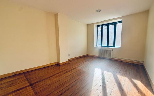 Immeuble à vendre    6 pièces •  Langon