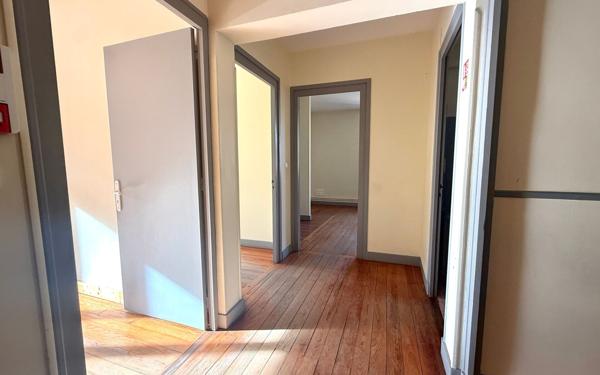 Immeuble à vendre    6 pièces •  Langon