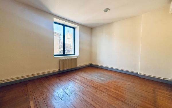 Immeuble à vendre    6 pièces •  Langon