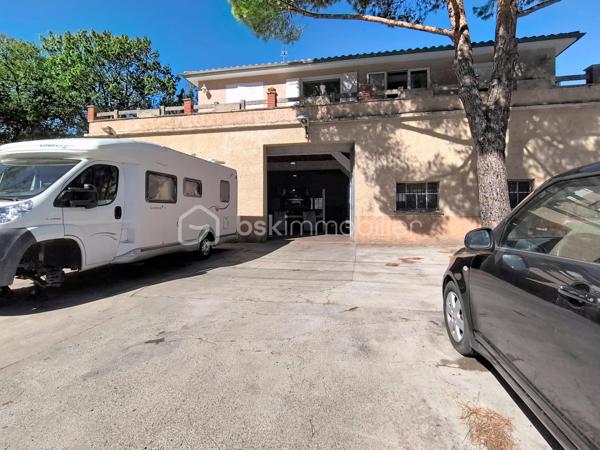 À vendre fonds de commerce de garage automobile exploité depuis le 1er avril 2011, situé à Maureillas (66480) dans les Pyrénées-Orientales.

Cession pour cause de départ à la retraite.

L’établissement bénéficie d’une clientèle locale et fidèle, constituée au fil des années.

Le local se compose de :

- 112 m² d’atelier
- 12 m² de bureau
- Nombreuses possibilités de stationnement
- Loyer mensuel : 600 €

Le fonds est cédé avec le matériel présent, comprenant notamment :

- Pont 4 colonnes
- Pont 2 colonnes
- Appareil de parallélisme 3D
- Compresseur 500 litres
- Machine à démonter les pneus
- Équilibreuse
- 2 servantes d’atelier
- Presse 15 tonnes
- 2 vérins de fosse
- Chèvre d’atelier
- Outillage divers

Prix de cession du fonds de commerce : 120 000 €

Cette affaire peut convenir à un professionnel souhaitant reprendre une activité déjà implantée, avec un outil de travail opérationnel et une clientèle existante.

Accompagnement possible par le cédant afin de faciliter la reprise de l’activité.

N'hésitez pas à me contacter pour tout renseignement complémentaire, connaître les conditions de cession ou organiser une visite.