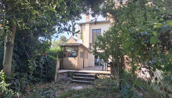 Bully Maison de ville au calme avec jardin  et terrasse