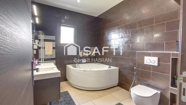 Maison 193m2, 8 pièces 5 chambres, piscine chauffée