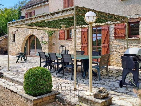 Maison avec gîte et piscine à deux pas de Catus