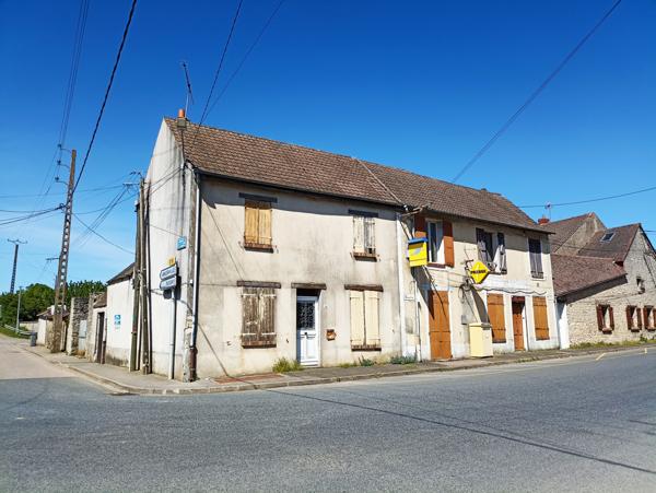 Angerville (91670) Opportunité pour investisseur à 10 mns d'Etampes ! Maison avec appartement et local professionnel
