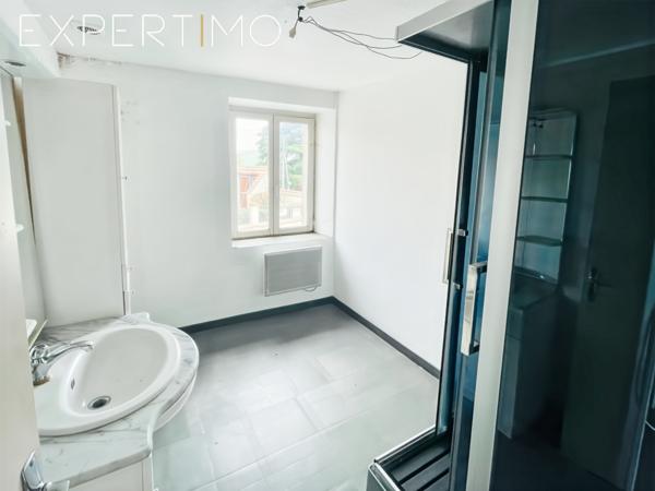 Angerville (91670) Opportunité pour investisseur à 10 mns d'Etampes ! Maison avec appartement et local professionnel