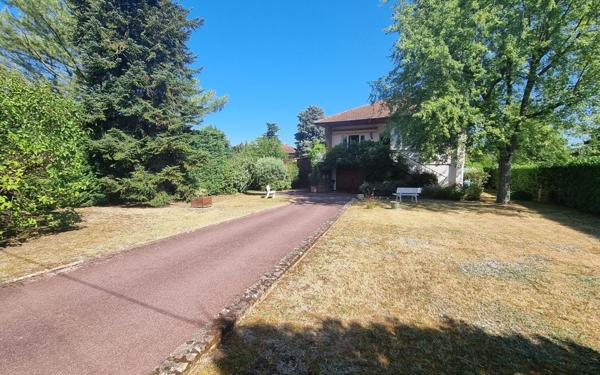 Maison à vendre    6 pièces •  Fontaines-sur-Saône