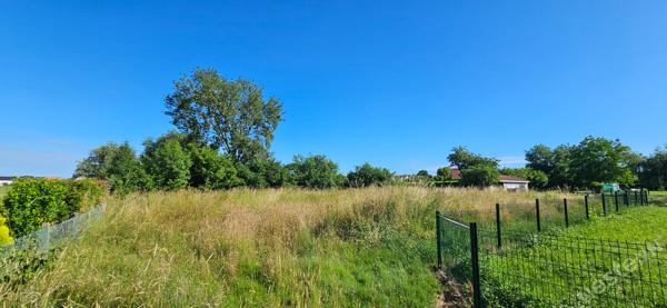 Terrain constructible viabilisé à Oslon de 1066 m²