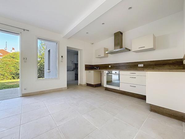 MAISON EN PARFAITE ETAT - BEAUTOUR - 3 CHAMBRES - GARAGE - BUSWAY