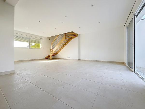 MAISON EN PARFAITE ETAT - BEAUTOUR - 3 CHAMBRES - GARAGE - BUSWAY