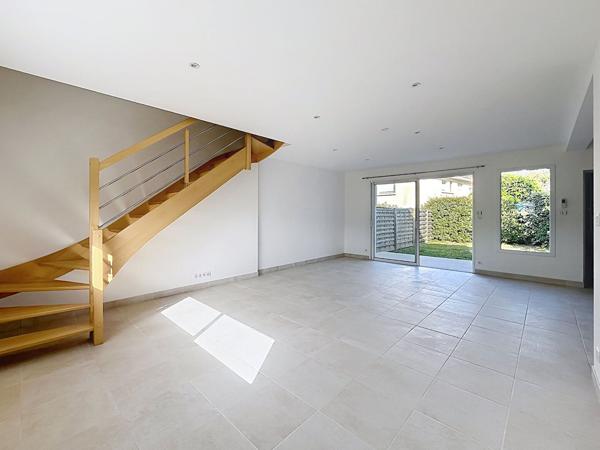 MAISON EN PARFAITE ETAT - BEAUTOUR - 3 CHAMBRES - GARAGE - BUSWAY