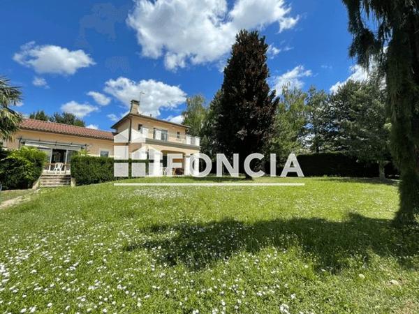 Location Maison 8 pièces 281 m² - 50 LE CLOS DE GENETS Genay 69730