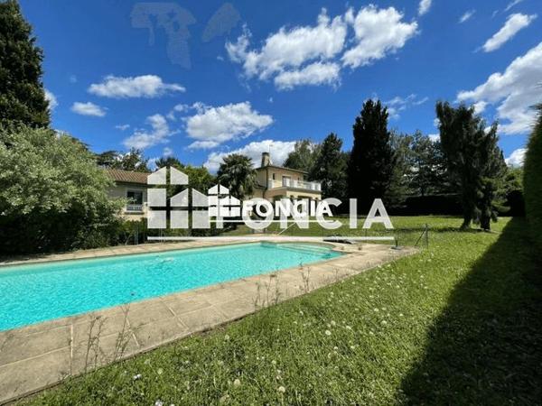 Location Maison 8 pièces 281 m² - 50 LE CLOS DE GENETS Genay 69730