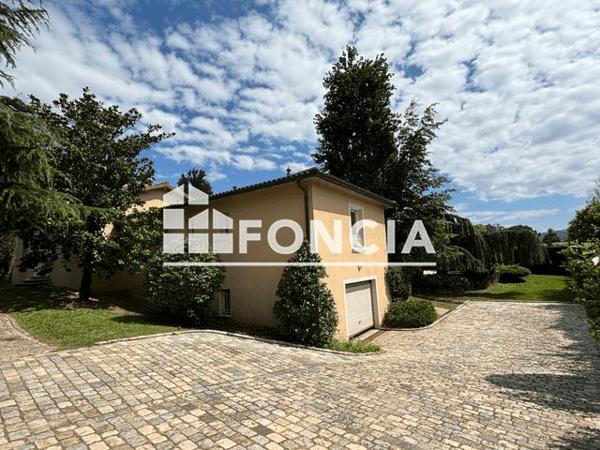 Location Maison 8 pièces 281 m² - 50 LE CLOS DE GENETS Genay 69730