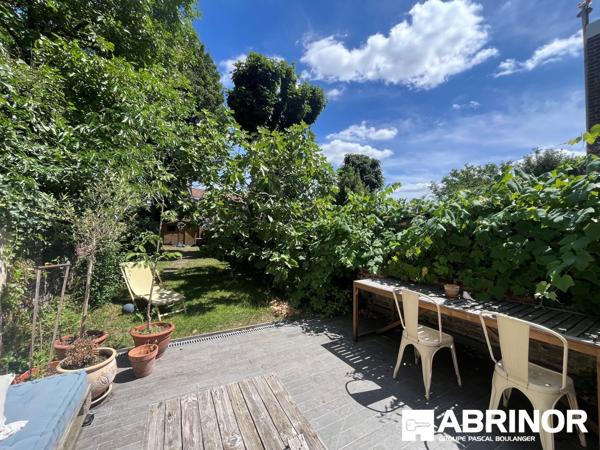 Maison coup de coeur Barbieux à 2 minutes à pied du tramway et du métro, 4 chambres, salle de jeux, 2 salles de bain, jardin et garage ROUBAIX
