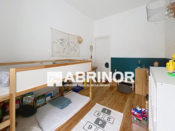 Maison coup de coeur Barbieux à 2 minutes à pied du tramway et du métro, 4 chambres, salle de jeux, 2 salles de bain, jardin et garage ROUBAIX