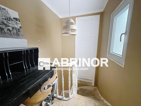 Maison coup de coeur Barbieux à 2 minutes à pied du tramway et du métro, 4 chambres, salle de jeux, 2 salles de bain, jardin et garage ROUBAIX