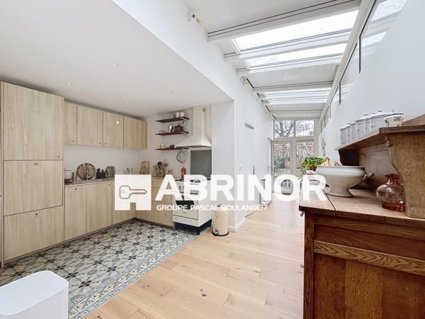 Maison coup de coeur Barbieux à 2 minutes à pied du tramway et du métro, 4 chambres, salle de jeux, 2 salles de bain, jardin et garage ROUBAIX