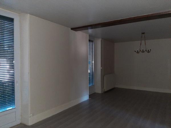 MAGNIFIQUE MAISON EN PIERRE DIVISÉE EN 3 APPARTEMENTS