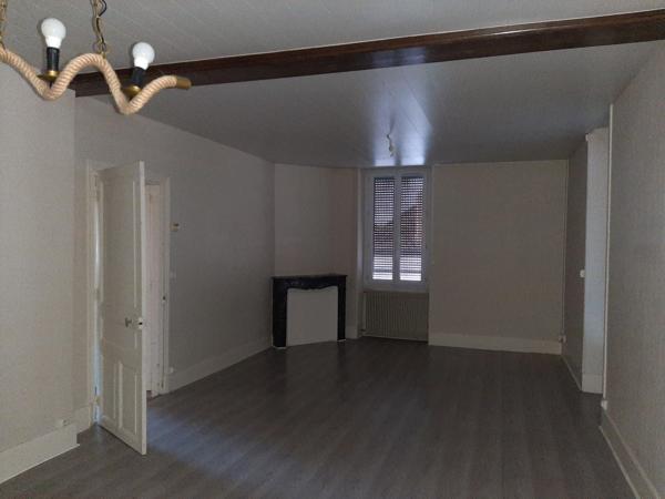 MAGNIFIQUE MAISON EN PIERRE DIVISÉE EN 3 APPARTEMENTS